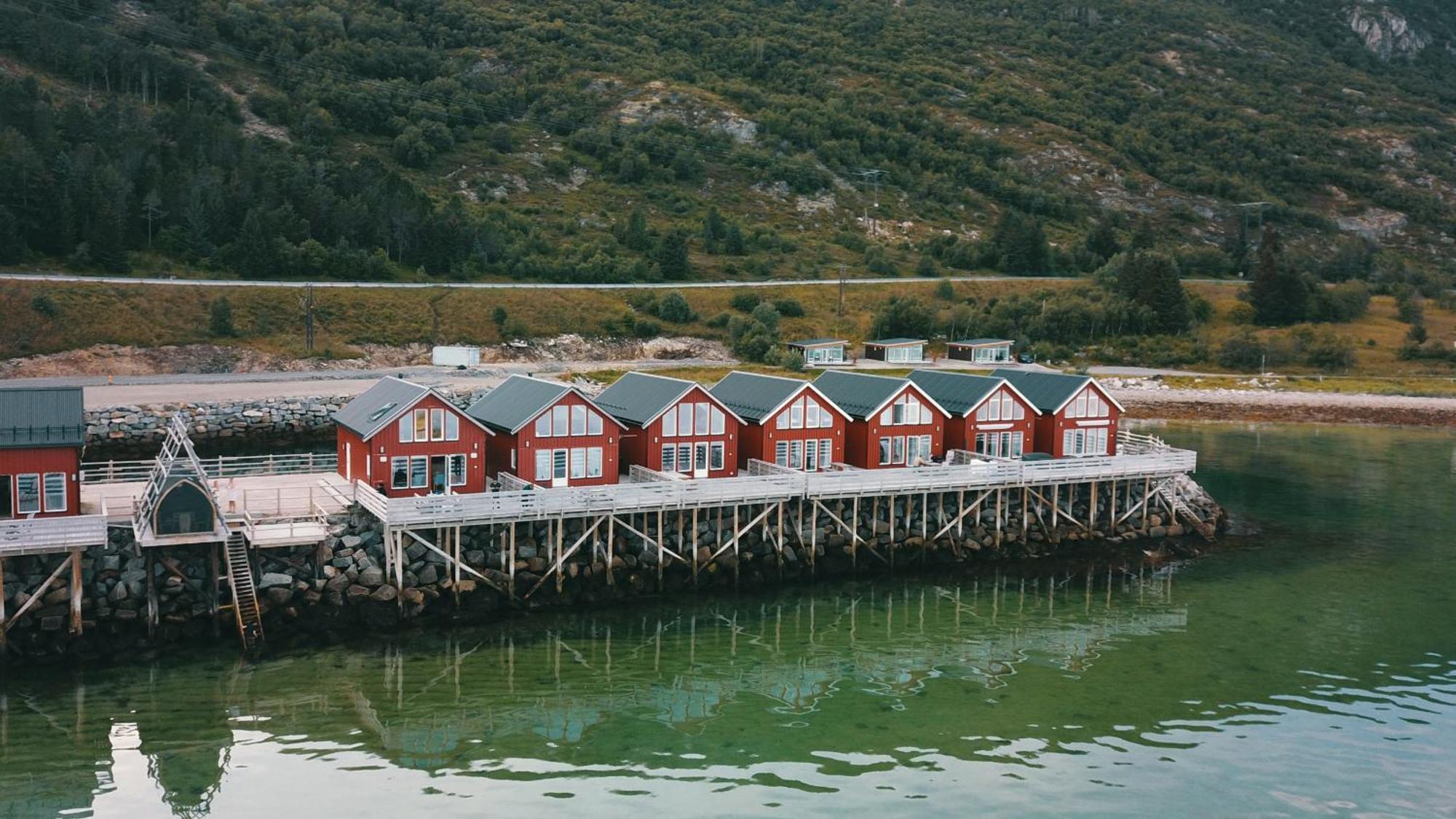 Molobua, Fantastic Place By The Sea Leknes Exteriör bild